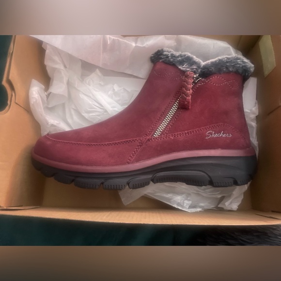 Skechers size 8.5 Burgundy easy going fall essential Suede zip up ankle boot - Picture 7 of 12